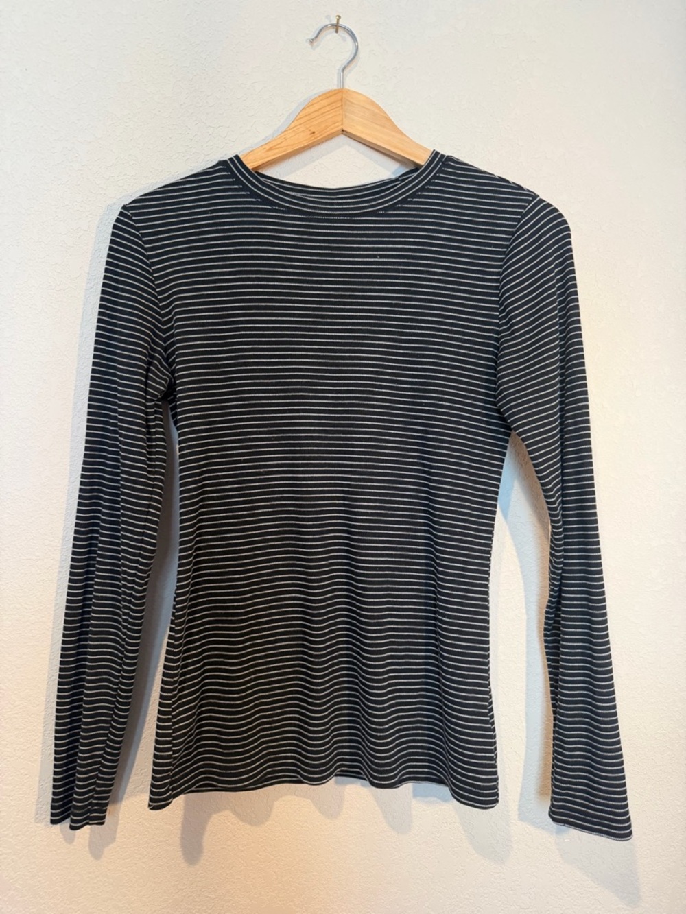 Universal Thread Black & White Striped Long-Sleeve Crewneck Top